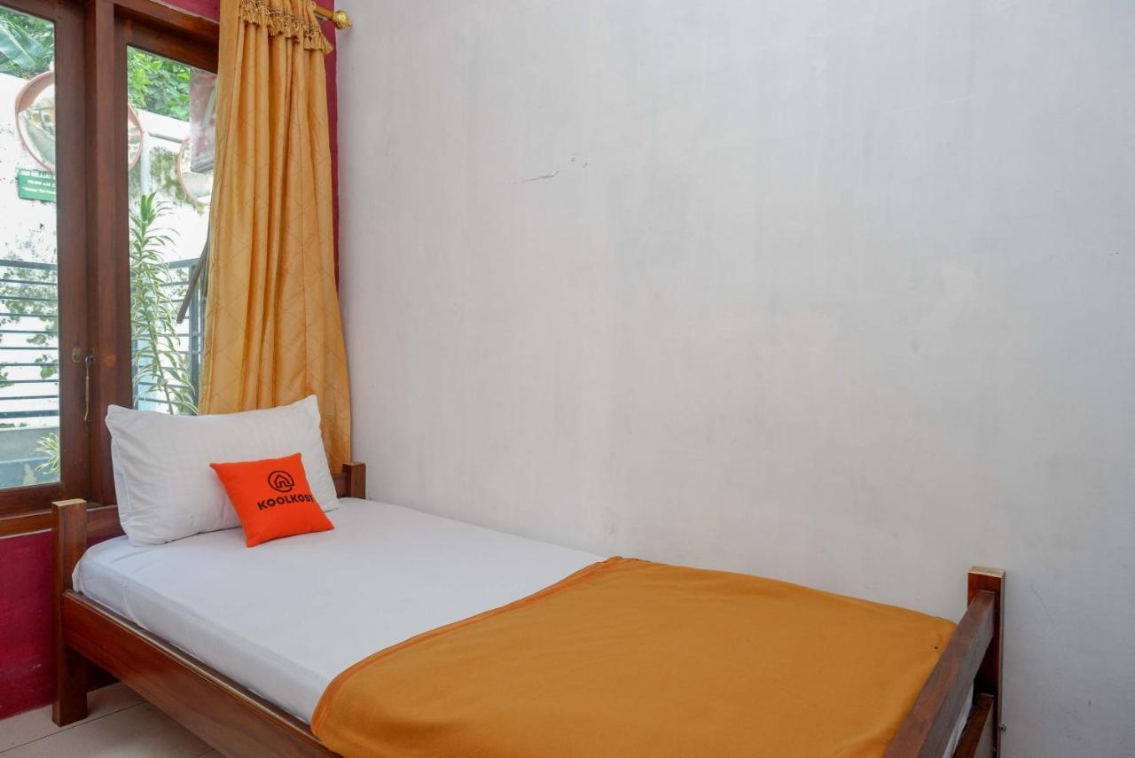 Koolkost Syariah Near Malioboro Area Hostel Yogyakarta Exterior foto